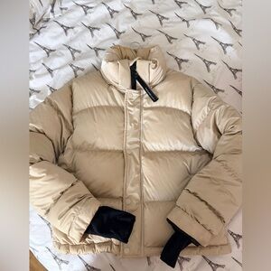 Aritzia TNA shorty down puff